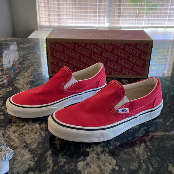 Women’s Classic Red Vans Sz 7.5 - Picture 3 of 8